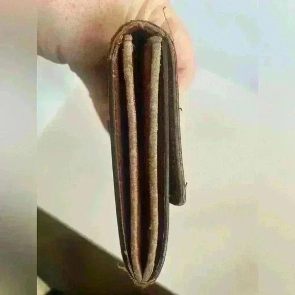 Louis Vuitton Authentic Monogram Sarah Wallet (Has Lots Of Wear) - Picture 6 of 13